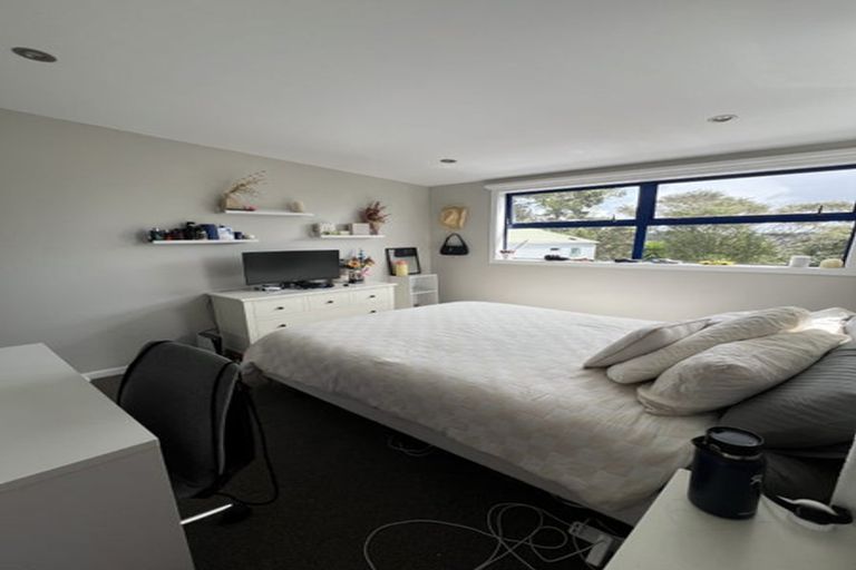 Photo of property in 22 Capilano Place, Glenfield, Auckland, 0629