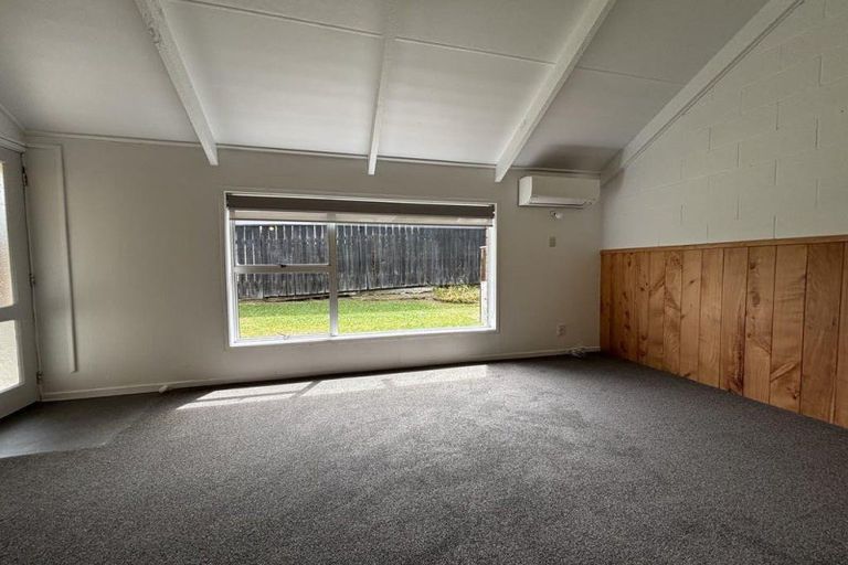Photo of property in 45 Seaview Road, Marfell, New Plymouth, 4310