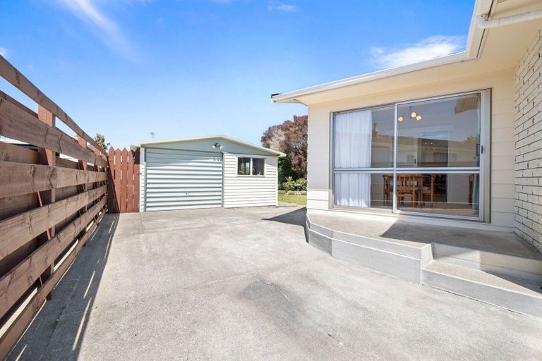 Photo of property in 18 Palliser Place, Milson, Palmerston North, 4414