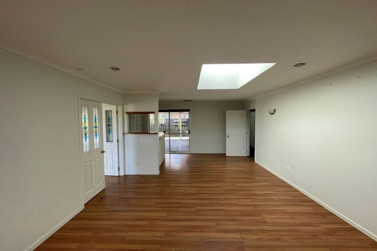 Photo of property in 595 Great South Road, Rosehill, Papakura, 2113