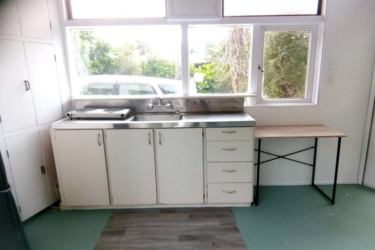 Photo of property in 31 Matama Road, Glen Eden, Auckland, 0602