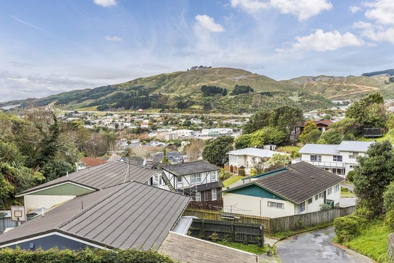 Photo of property in 22 Fyvie Avenue, Tawa, Wellington, 5028