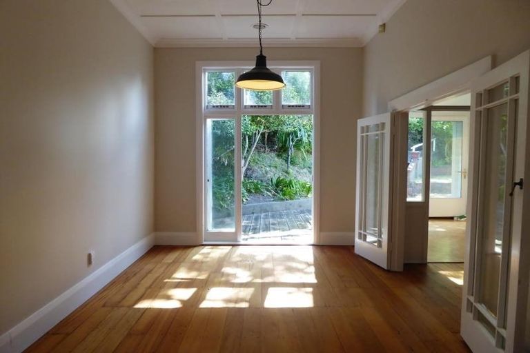 Photo of property in 35 Central Terrace, Kelburn, Wellington, 6012