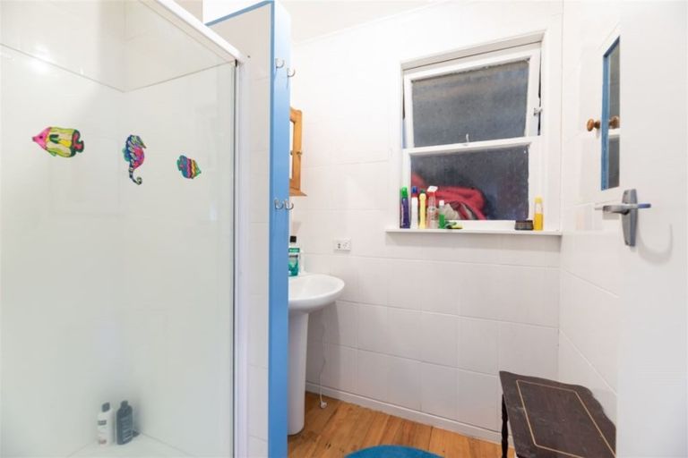 Photo of property in 5 Griffiths Place, Te Atatu South, Auckland, 0610