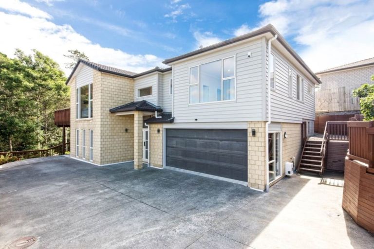 Photo of property in 16a Wychwood Avenue, Henderson Valley, Auckland, 0612