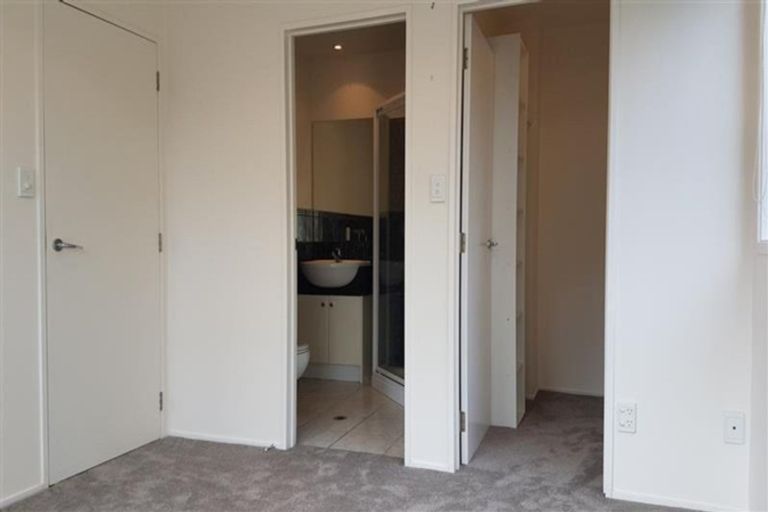 Photo of property in 2h/175 Hurstmere Road, Takapuna, Auckland, 0622