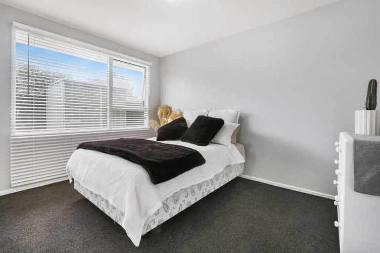 Photo of property in 1/6 Jade Place, Parklands, Christchurch, 8083