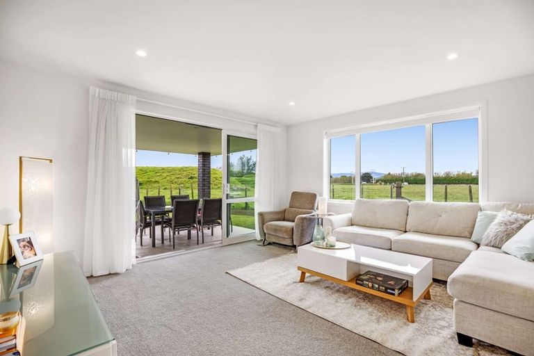 Photo of property in 7 Magnolia Lane, Kelvin Grove, Palmerston North, 4414