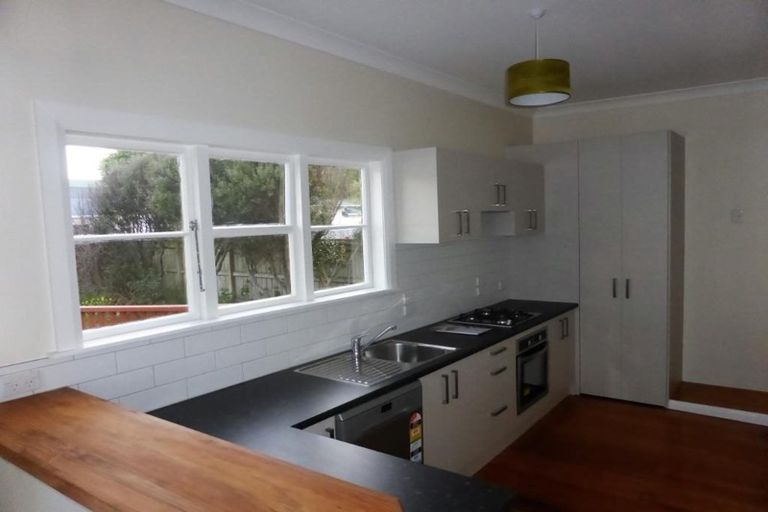 Photo of property in 9 Medway Street, Island Bay, Wellington, 6023