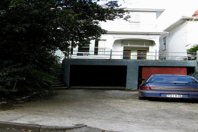 Photo of property in 2/39 Grove Road, Kelburn, Wellington, 6012