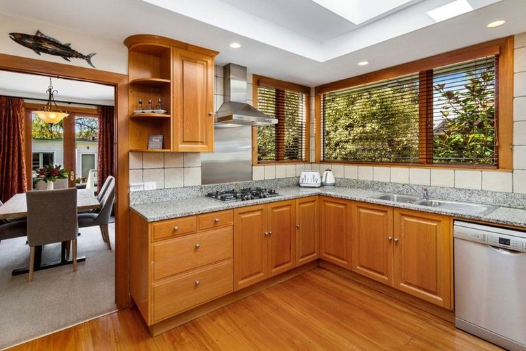 Photo of property in 10 Golf Road, Heretaunga, Upper Hutt, 5018