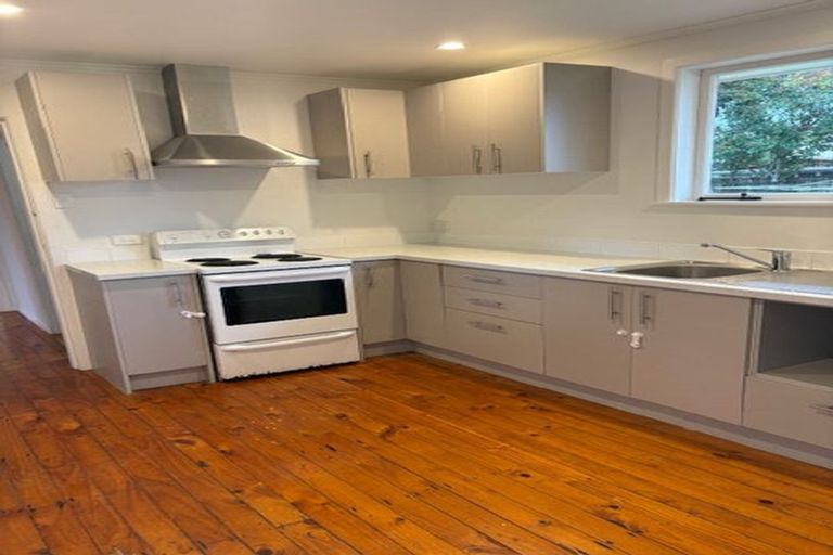 Photo of property in 3/42 Lincoln Road, Henderson, Auckland, 0610