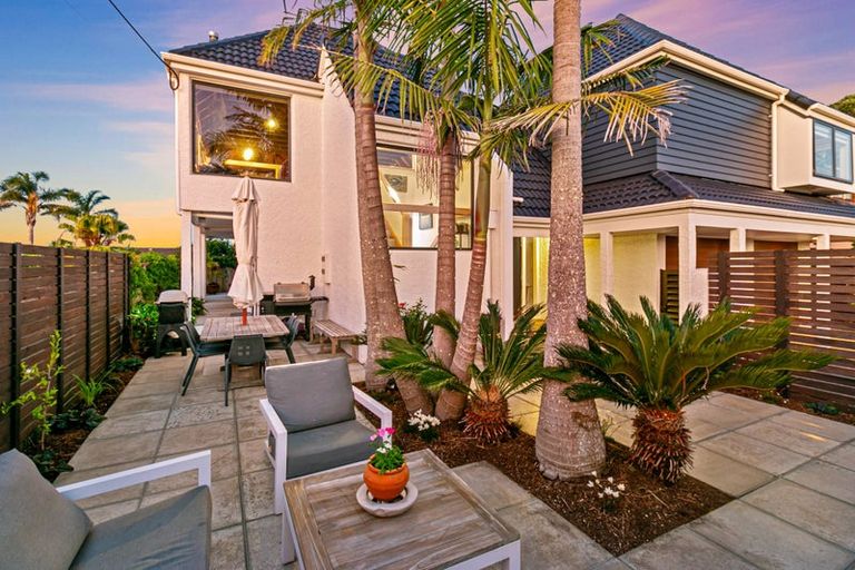 Photo of property in 9 Scarboro Terrace, Murrays Bay, Auckland, 0630