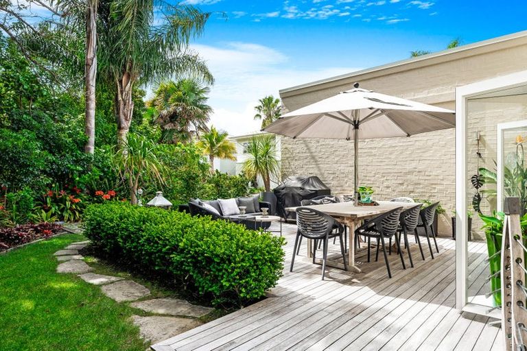 Photo of property in 6 Puriri Boulevard, Orewa, 0931