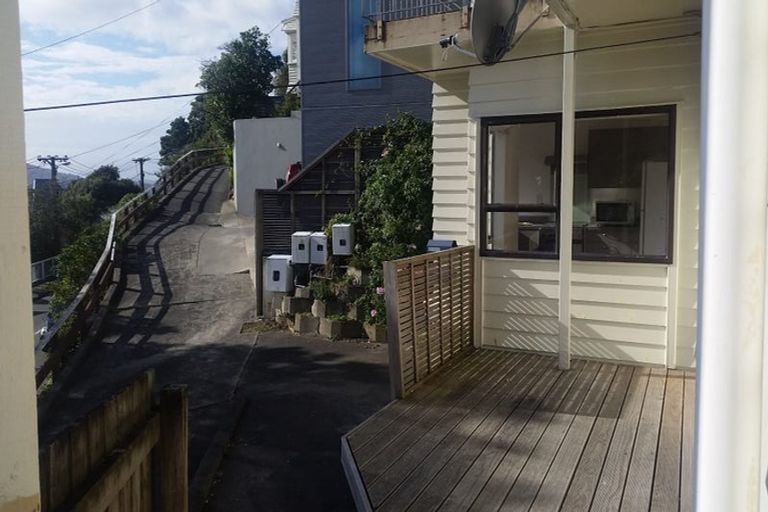 Photo of property in 43 Palliser Road, Roseneath, Wellington, 6011