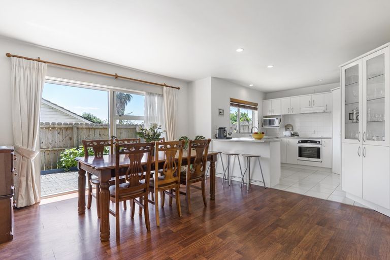 Photo of property in 1/24 Headcorn Place, Botany Downs, Auckland, 2010