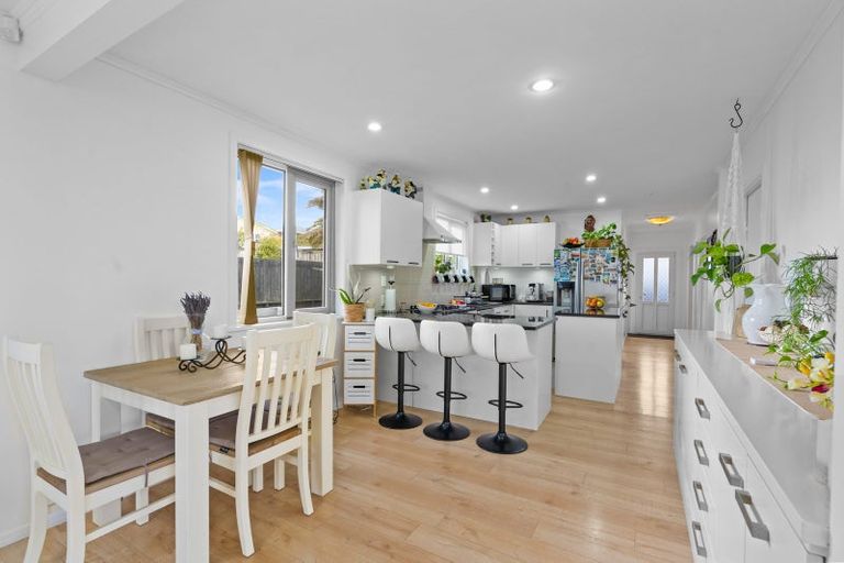Photo of property in 236 Whitney Street, Blockhouse Bay, Auckland, 0600