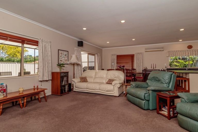 Photo of property in 17a Hetley Crescent, Taradale, Napier, 4112