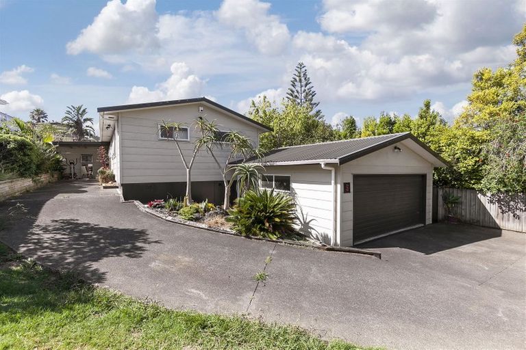 Photo of property in 8 John Dee Crescent, Red Beach, 0932