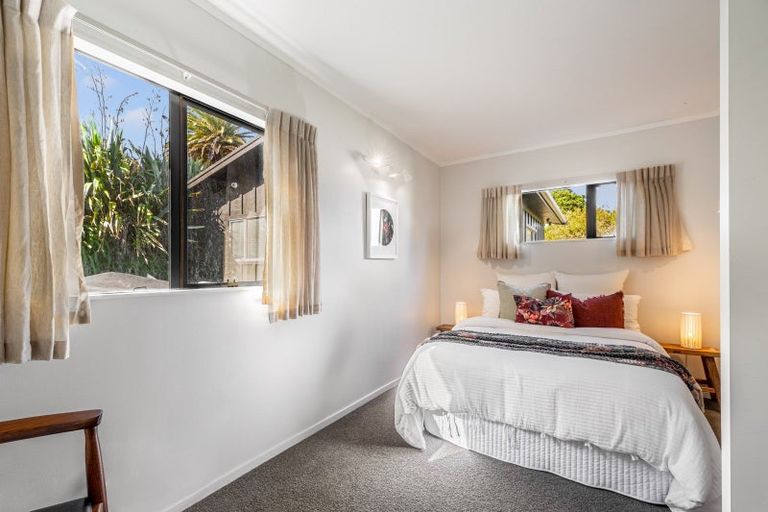 Photo of property in 10 Edwin Mitchelson Road, Muriwai, Waimauku, 0881