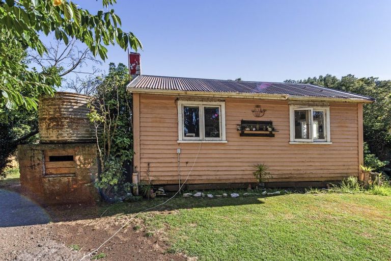 Photo of property in 6 Rangi Street, Mokau, 4376