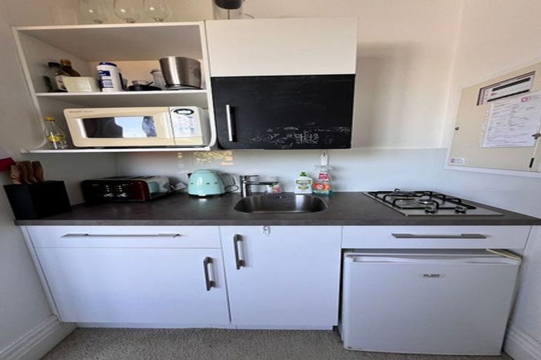 Photo of property in 8 Central Terrace, Kelburn, Wellington, 6012