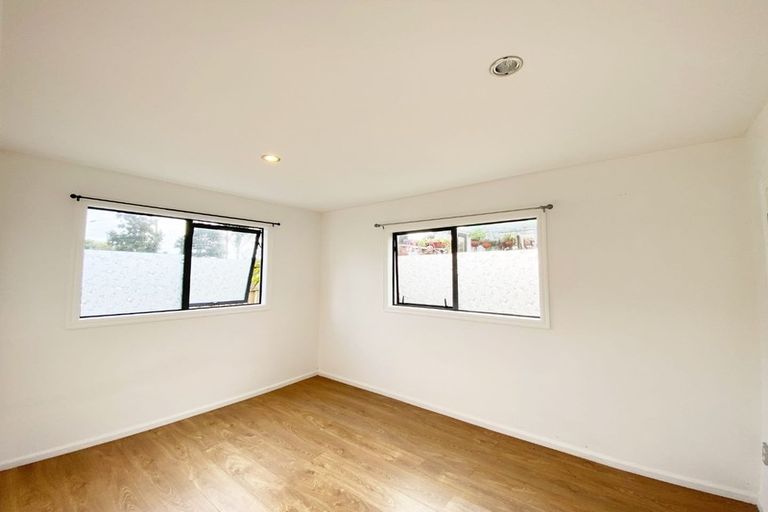 Photo of property in 65 Awaroa Road, Sunnyvale, Auckland, 0612