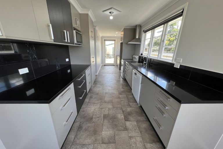 Photo of property in 96 Wood Street, Takaro, Palmerston North, 4410