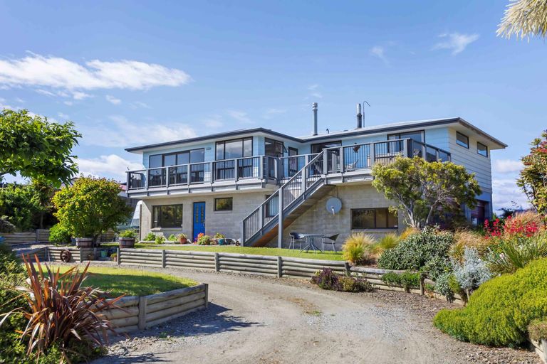 Photo of property in 17 Parry Crescent, Lake Hawea, 9382