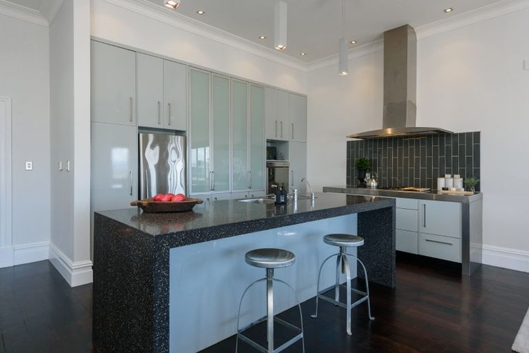 Photo of property in 11 Central Terrace, Kelburn, Wellington, 6012