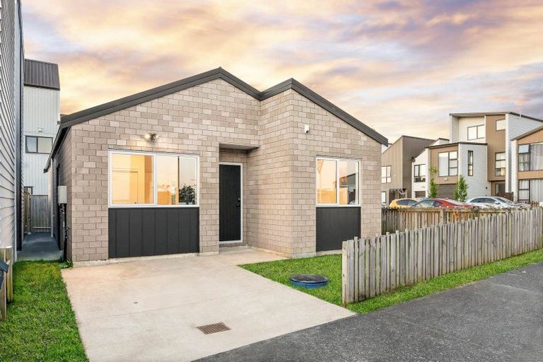 Photo of property in 20 Herekino Street, Westgate, Auckland, 0814