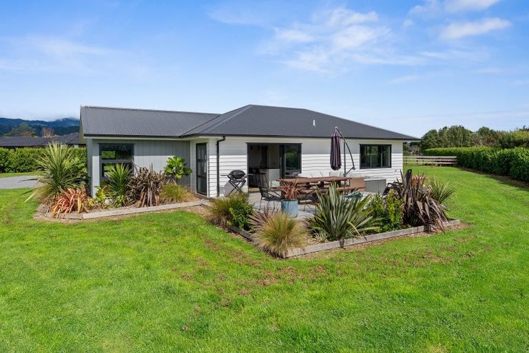Photo of property in 10 Oriwa Lane, Levin, 5571