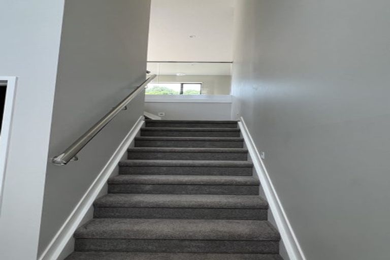 Photo of property in 8 Springhill Lane, Sunnyvale, Auckland, 0612