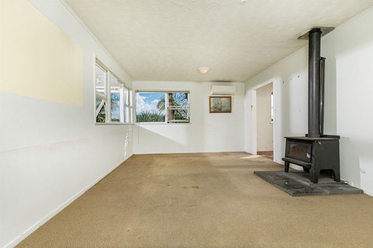 Photo of property in 14 Roick Parade, Glen Eden, Auckland, 0602