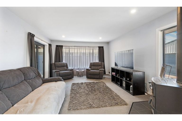 Photo of property in 44 Emlyn Place, Avondale, Christchurch, 8061