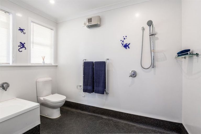 Photo of property in 8 Muri Road, Pukerua Bay, 5026