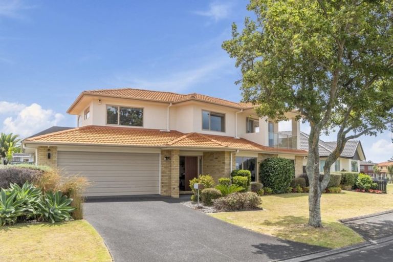 Photo of property in 14 Longbush Road, Te Atatu Peninsula, Auckland, 0610