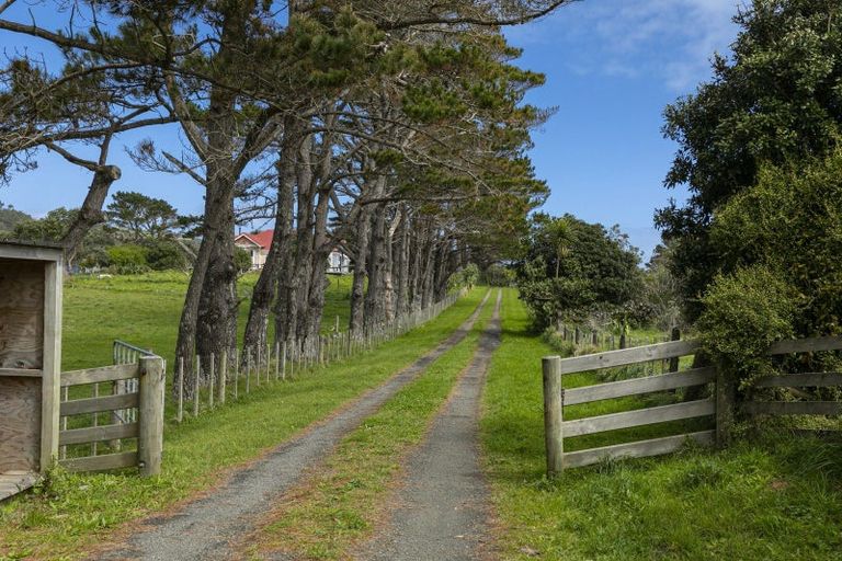 Photo of property in 512 Oaia Road, Muriwai, 0881
