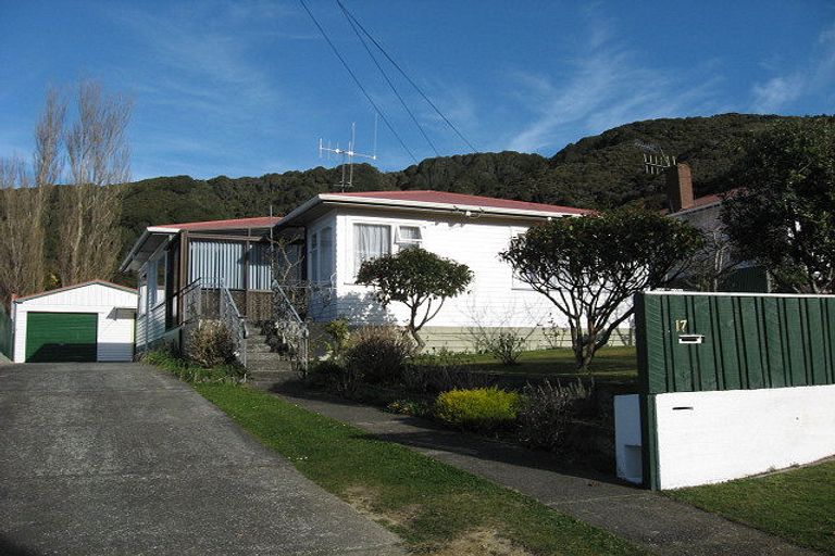 Photo of property in 17 Gardiner Grove, Wainuiomata, Lower Hutt, 5014