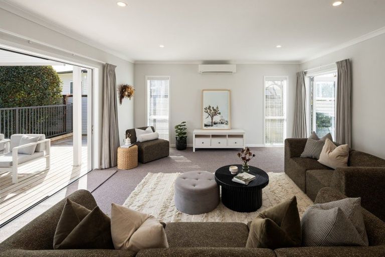 Photo of property in 82 Grey Street, Cambridge, 3434