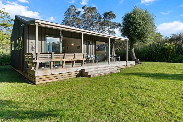 Photo of property in 847 Matapouri Road, Matapouri, Whangarei, 0173
