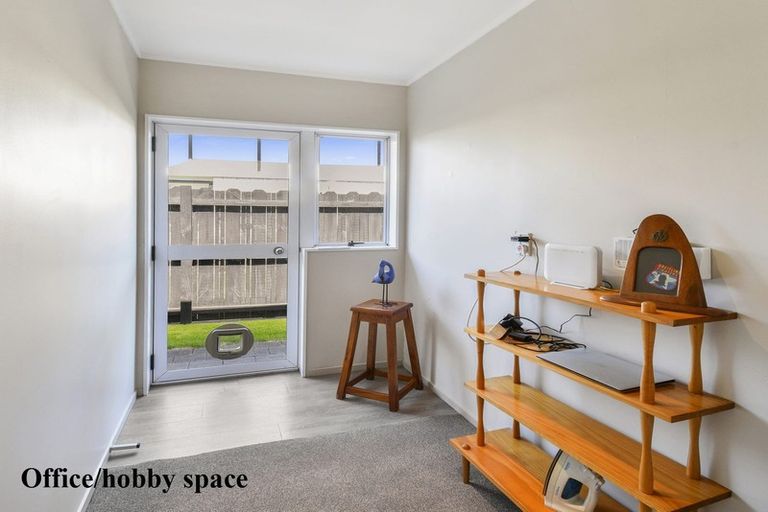 Photo of property in 38 Perotti Place, Conifer Grove, Takanini, 2112