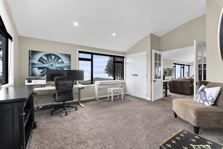 Photo of property in 1 Arden Place, Oakura, 4314