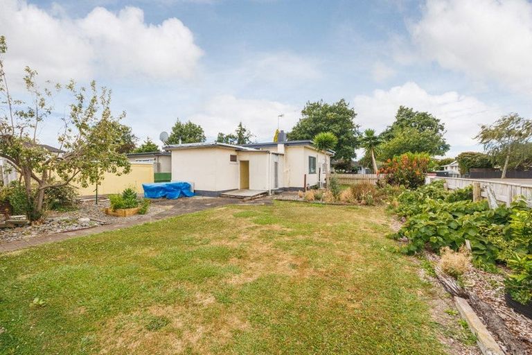 Photo of property in 2 Hobson Place, Takaro, Palmerston North, 4412
