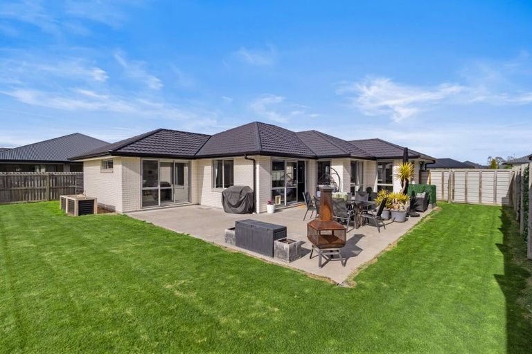 Photo of property in 16 Whiteoak Grove, Tinwald, Ashburton, 7700