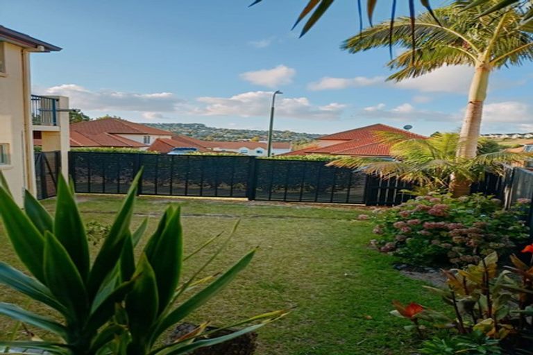 Photo of property in 11 Parkwood Crescent, Gulf Harbour, Whangaparaoa, 0930