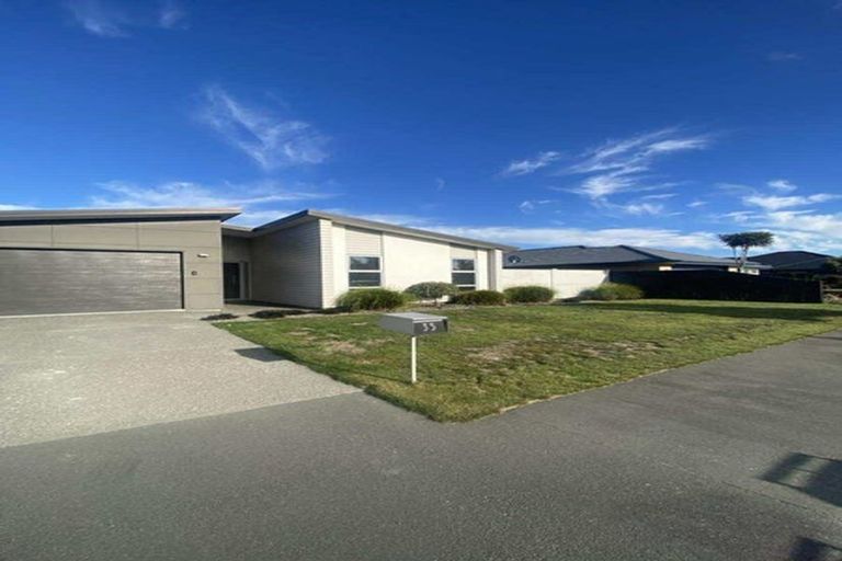 Photo of property in 35 Te Whenu Crescent, Marshland, Christchurch, 8083
