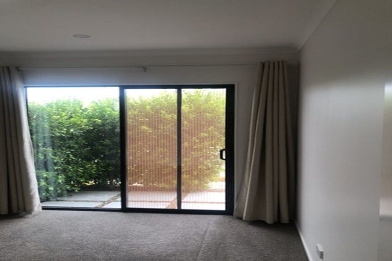 Photo of property in 10 Carthey Road, Wainui, 0932