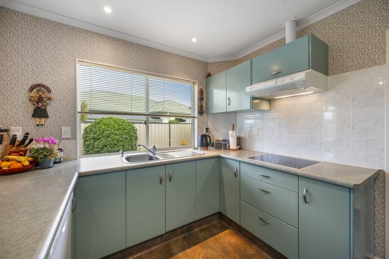 Photo of property in 14 Flemington Place, Taradale, Napier, 4112