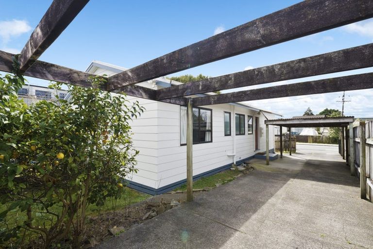 Photo of property in 2/70 Pomaria Road, Henderson, Auckland, 0610